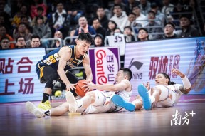 包含CBA常规赛集结日走向成谜，广州队回应争议，媒体盛赞，训练强度明显提升的词条
