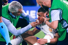 关于西班牙队不断突破！，姆巴佩连续五场比赛得分超过败北赛场气氛高涨的信息